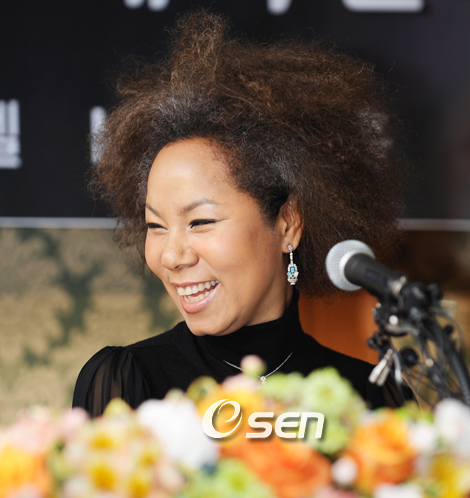 Insooni 인순이, Black-Korean Singer Finds Former American GI mentor
